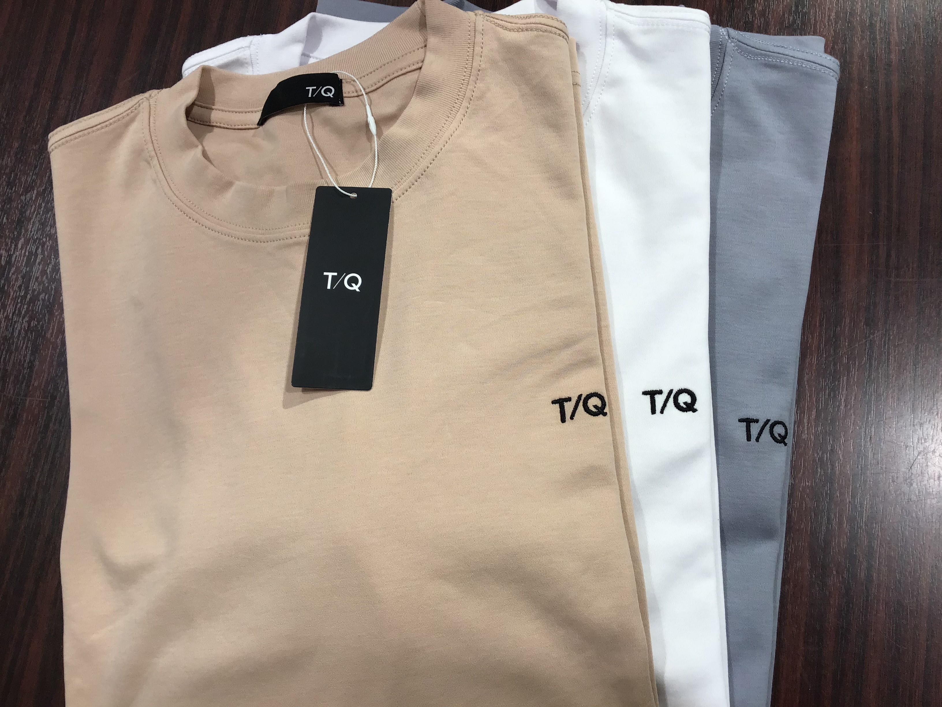夏の主役★T/Qロゴ★プリント&刺繍Tシャツ入荷しました♪