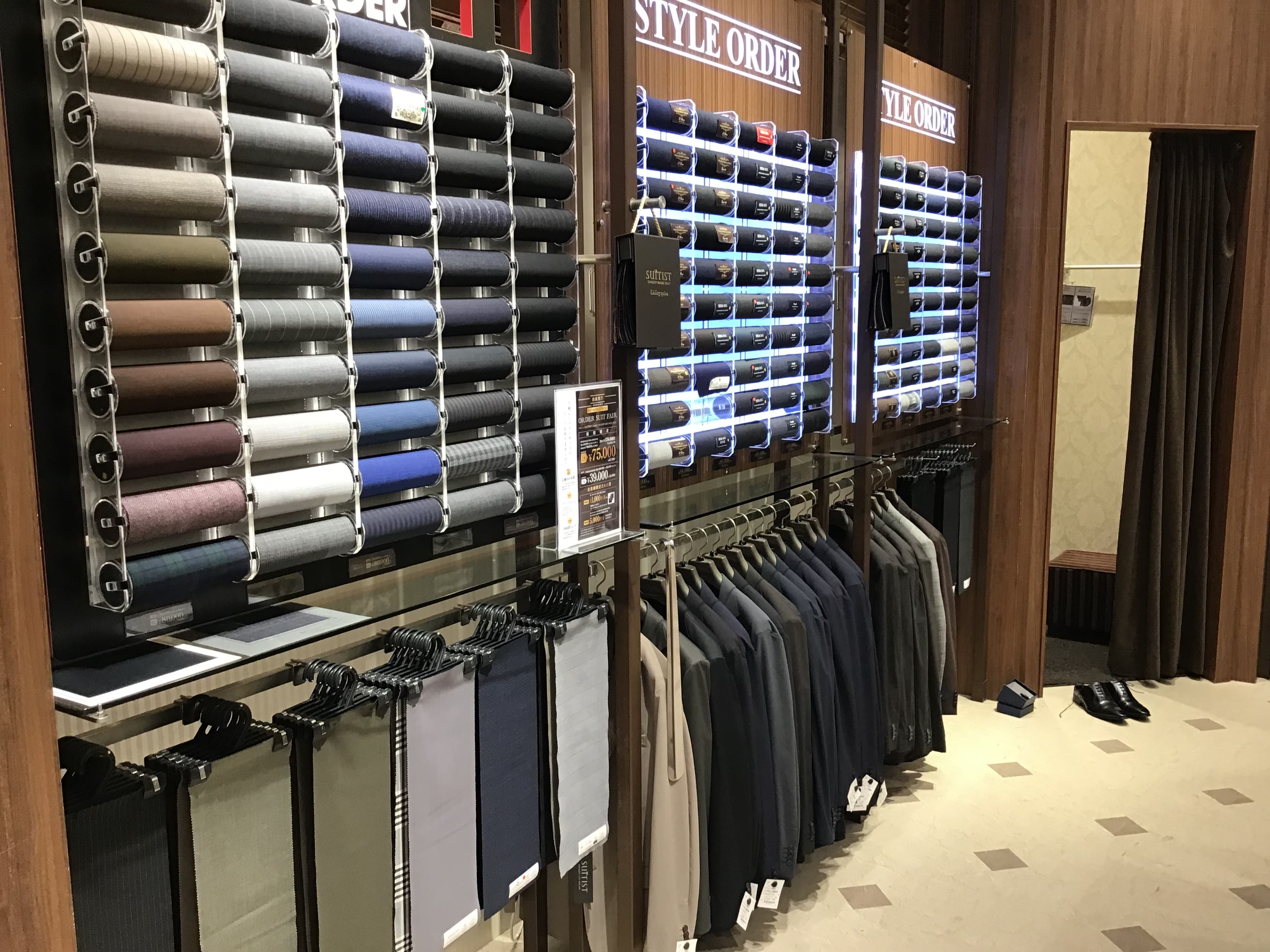 【タカキュー和歌山店】ご友人やご家族と一緒に!オーダースーツセール開催中!