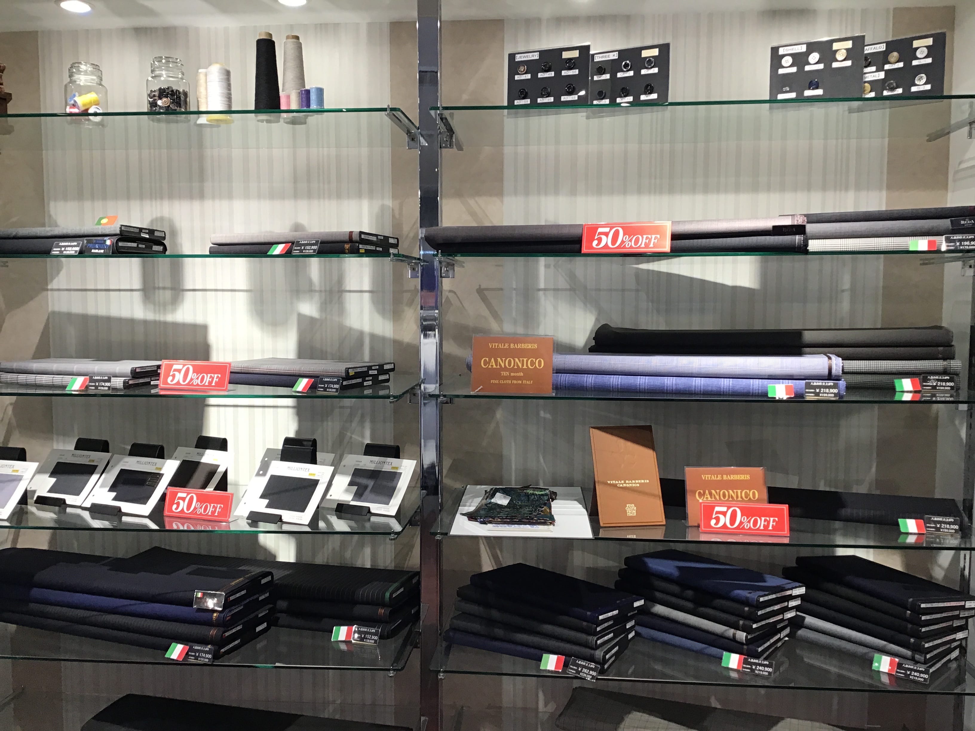 夏物最大50％OFFのクリアランスセール開催中