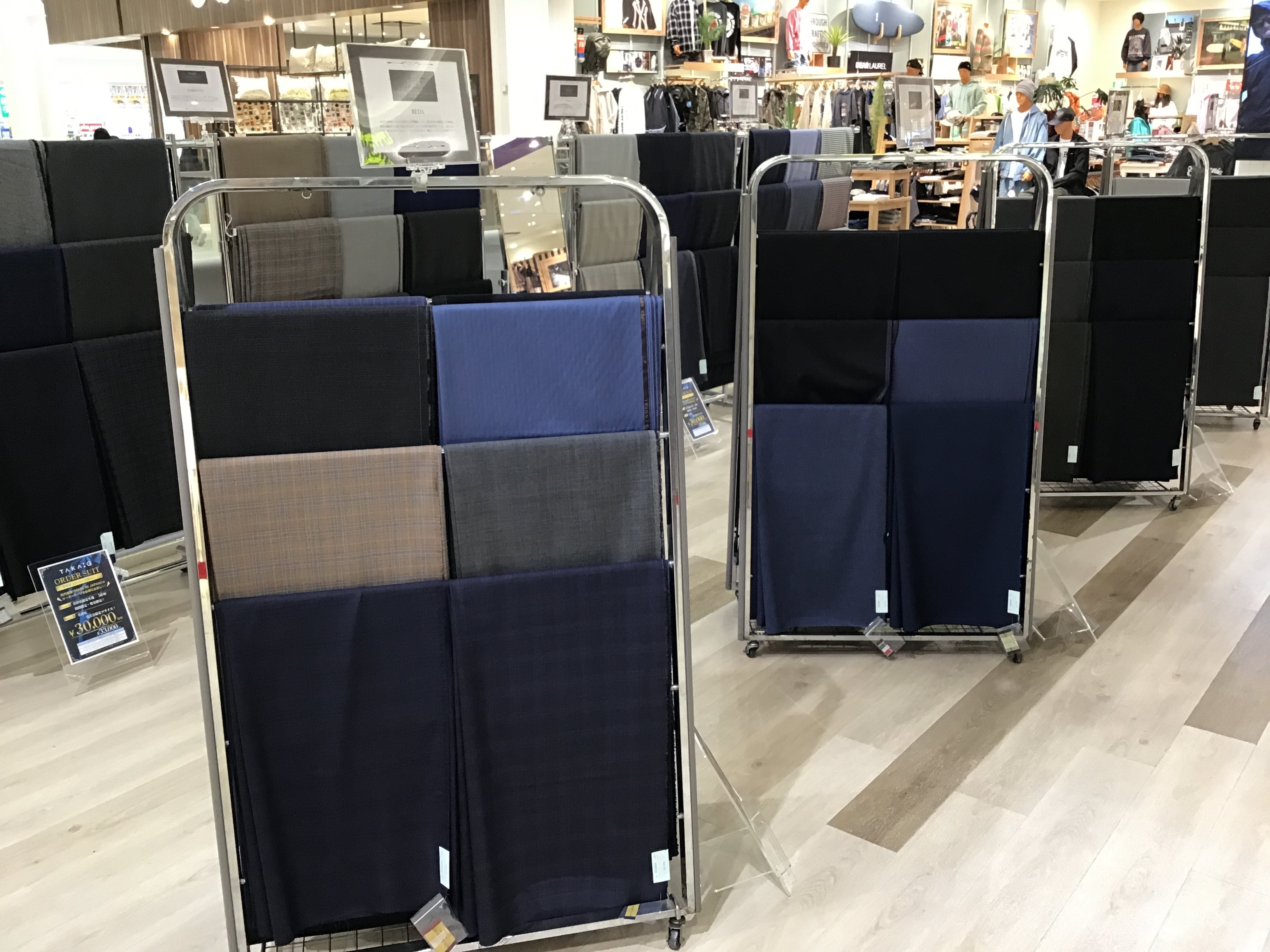 タカキュー草津店より ★オーダースーツ受注会スタート！！★