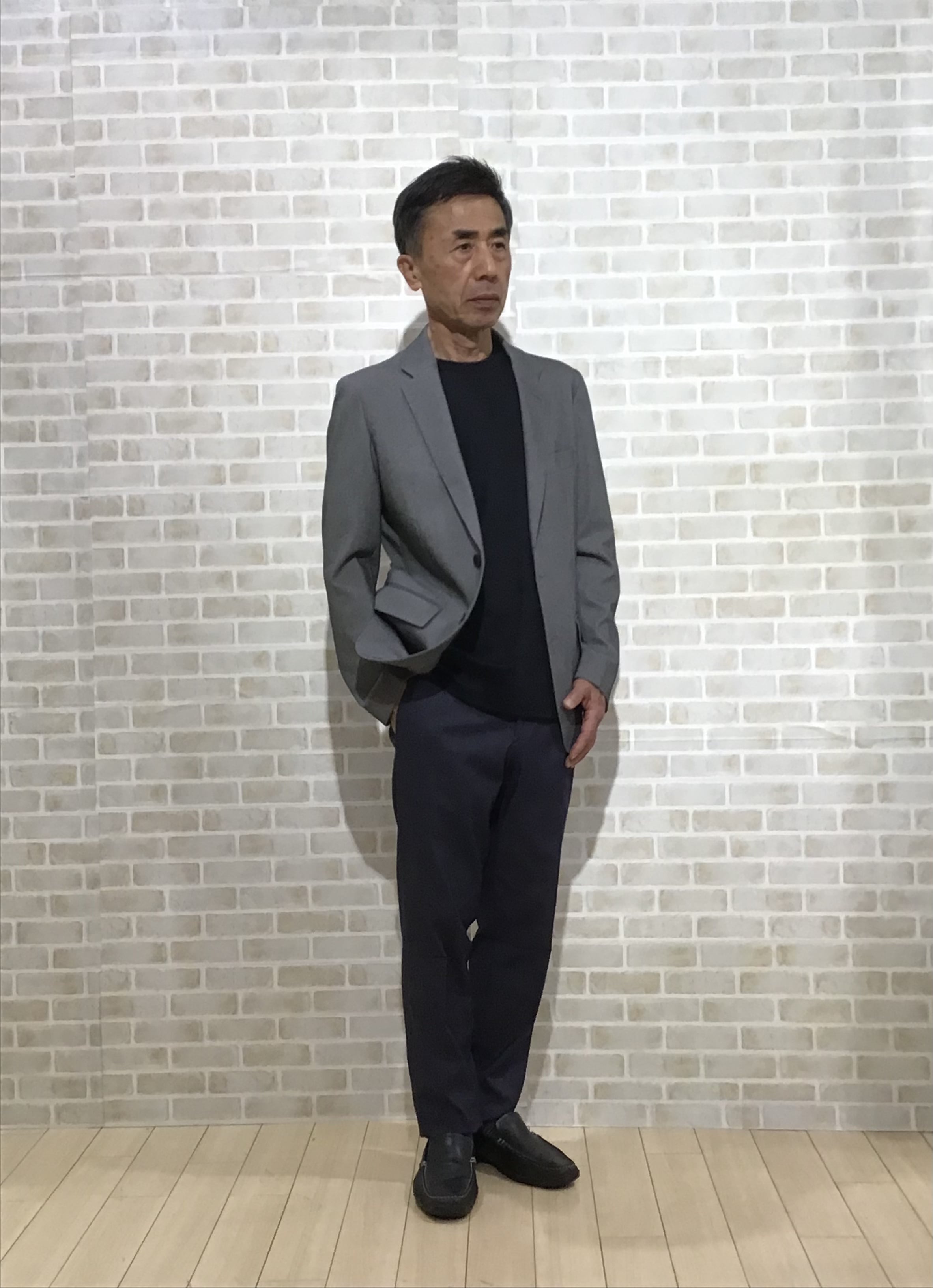 ジャケットのインナーにぴったりなTシャツあります。