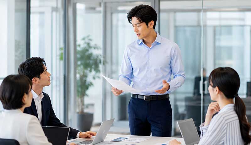 クールビズにぴったりのシャツを見つけて、清潔感のある着こなしを
