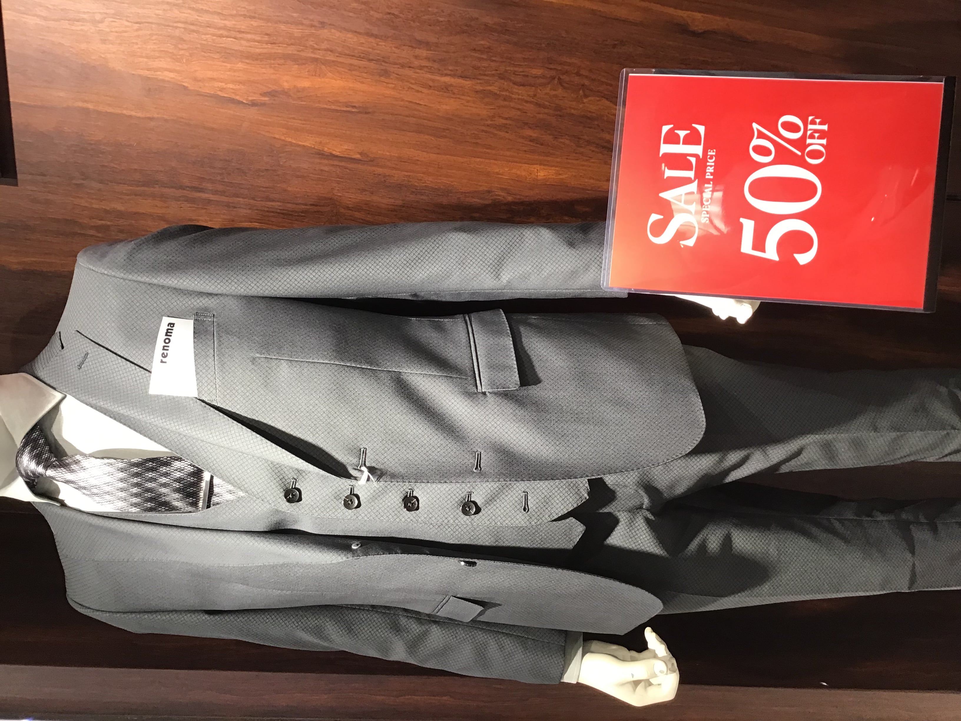 やっぱり夏もスーツが必要！！◎スーツ50％OFF◎