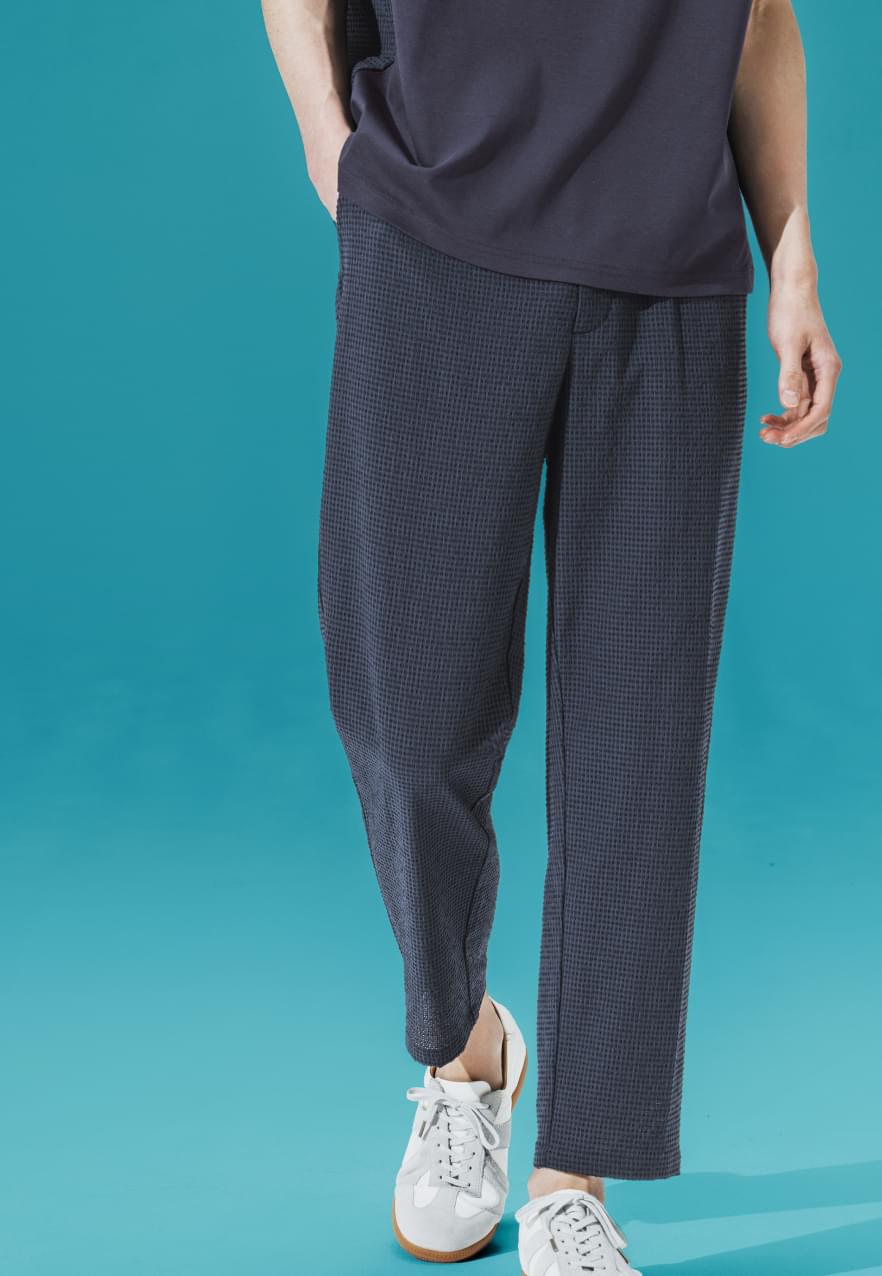 T-Shirt & Balloon Trousers